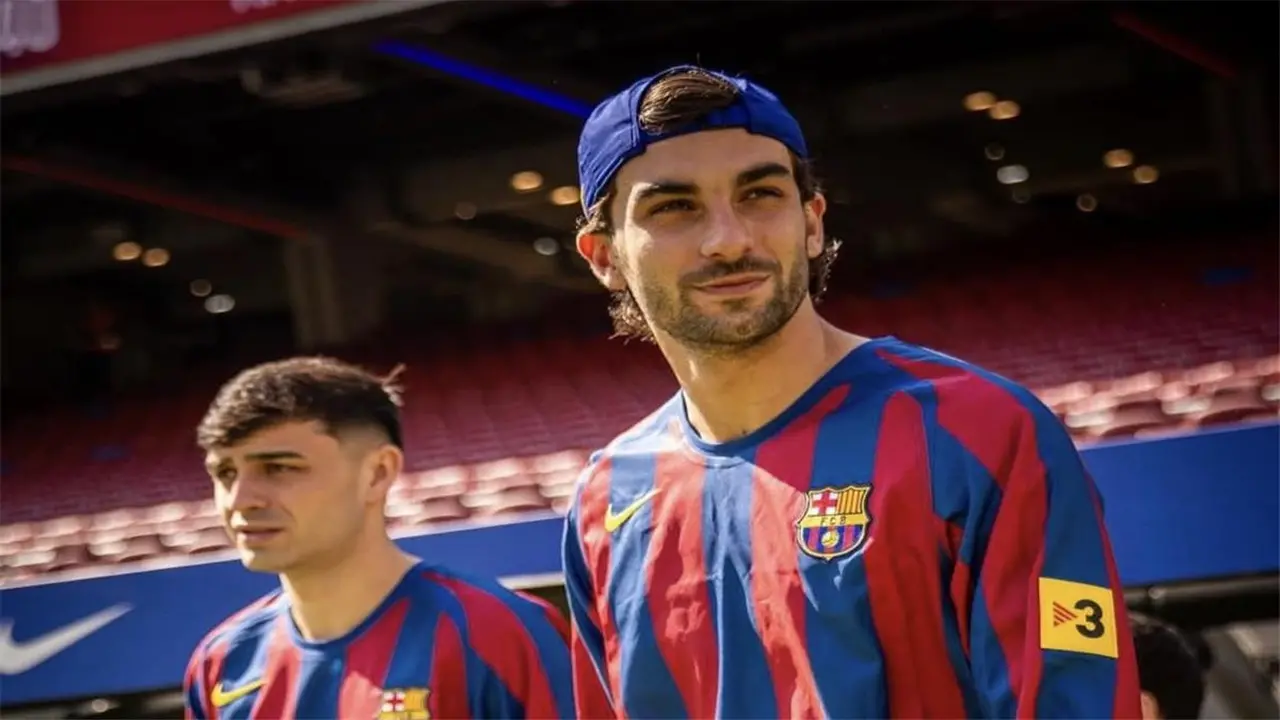 ناديان من إنجلترا يتنافسان على ضم فيران توريس من برشلونة.